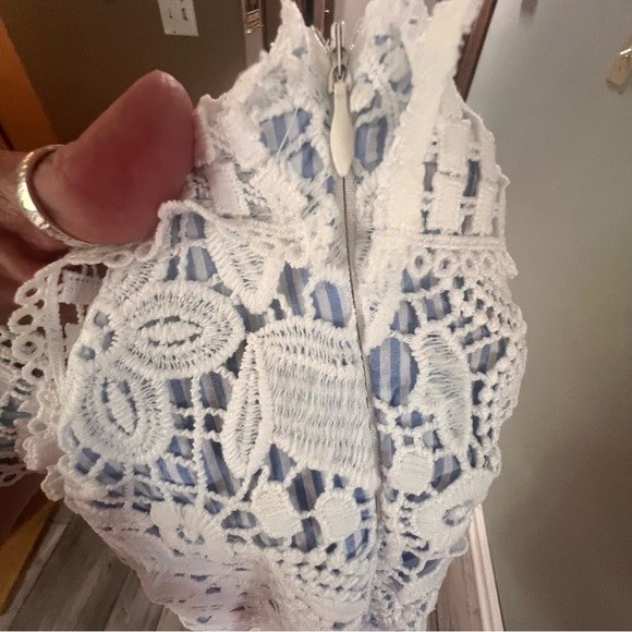 LIKE NEW Romeo & Juliet Couture Blue and White Floral Crochet Lace Dress - Picture 9 of 10